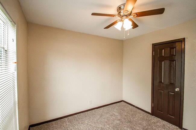 Building Photo - Your Family Home Near Dowtown