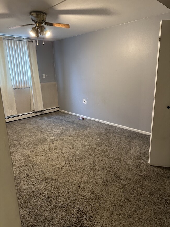 Building Photo - 125 Twin Oaks Dr