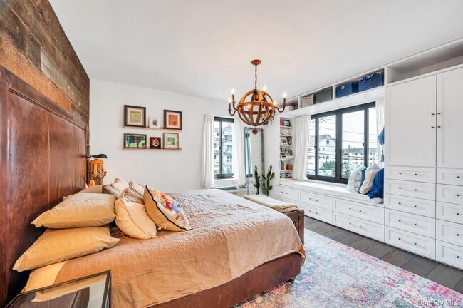 Building Photo - 100 W Broadway