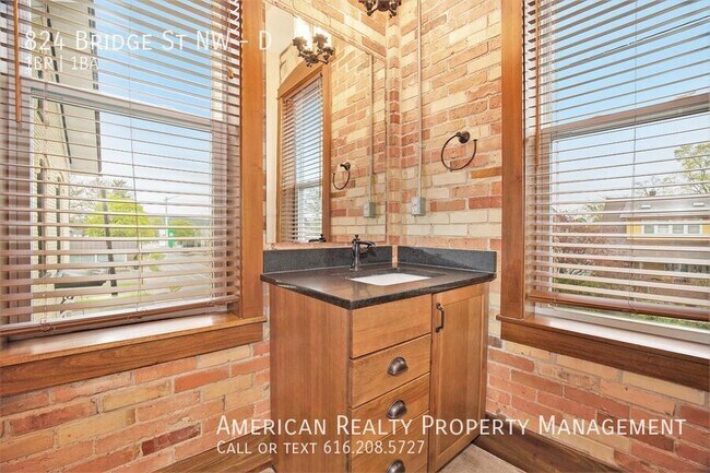 Building Photo - 824 Bridge St NW