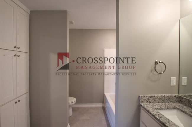 Building Photo - Beautiful 3 Bedroom 2 Bathroom Townhouse in South Tyler!