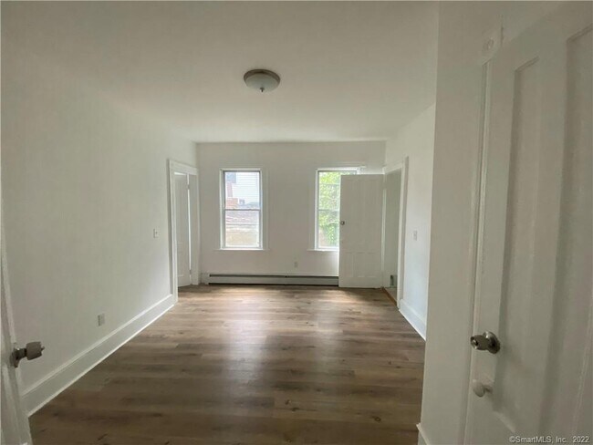Building Photo - 222 Maplewood Ave