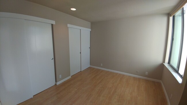 Building Photo - 1 bedroom condo with loft in North Davis