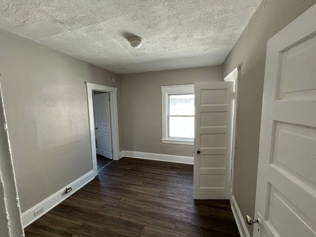 Building Photo - 3098 W 101st St