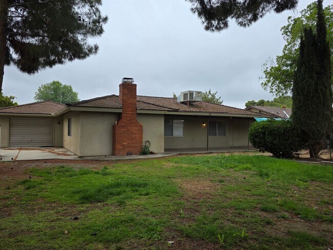 Building Photo - 3824 Christmas Tree Ln