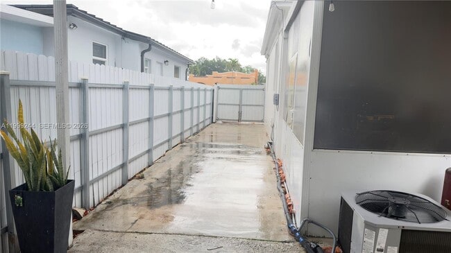 Building Photo - 434 Tamiami Blvd