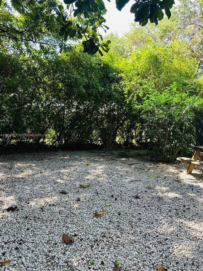 Building Photo - 1002 NE 119th St