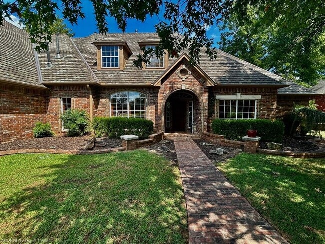 Building Photo - 1808 Oak Forest Dr