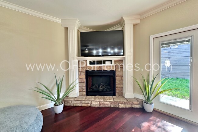 Building Photo - AVAILABLE IN AUG! 5BR/3BA IN S. CRESTVIEW