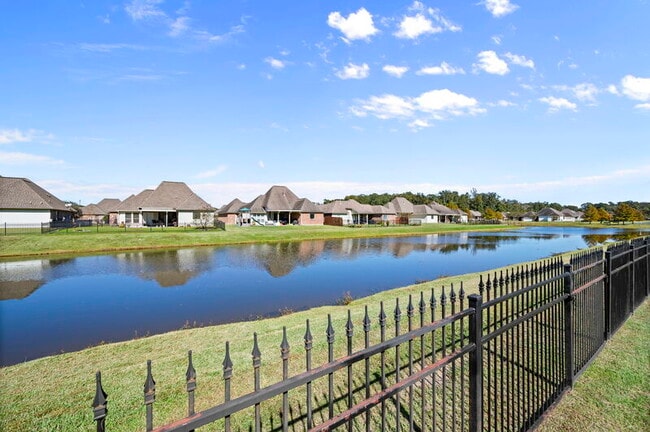 Building Photo - 16923 Bradford Ave