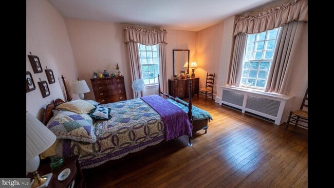 Building Photo - 605 Bank Ave