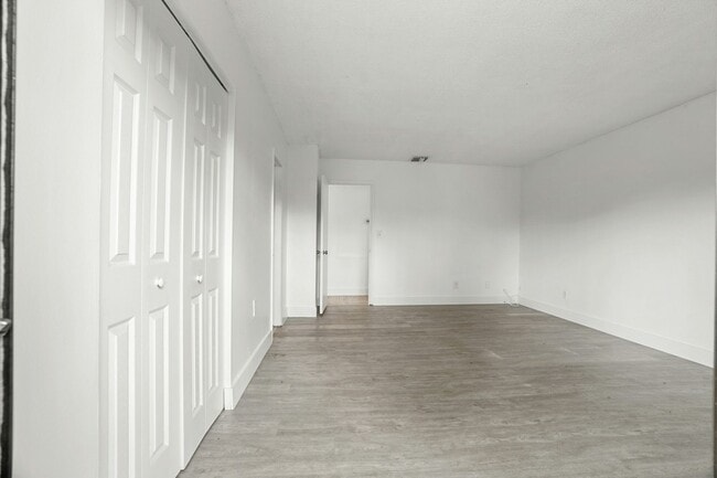 Building Photo - 48 Madrid Ln