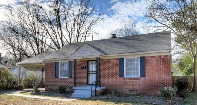 Primary Photo - 1111 Robin Hood Ln