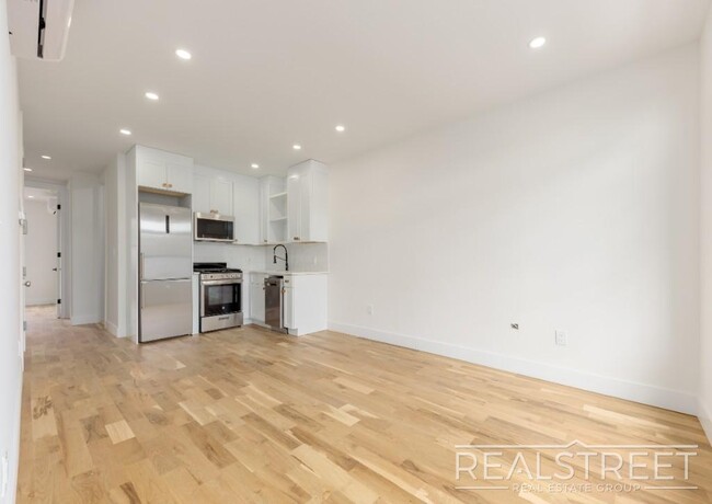 Primary Photo - new 3 bed 2 Bath Duplex in Ocean Hill!