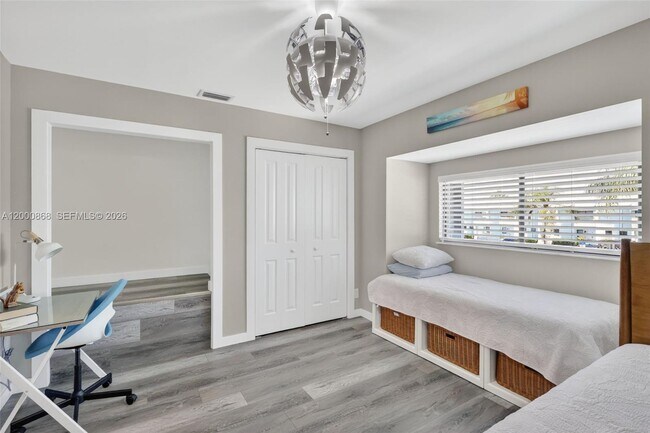 Building Photo - 9425 S Ocean Dr