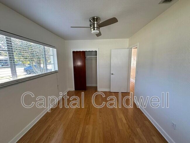 Building Photo - 18 N Meteor Ave