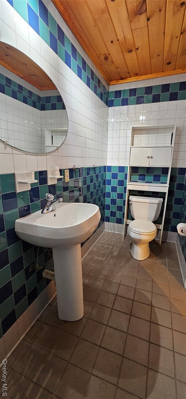 Building Photo - 18 Lake Ridge Rd