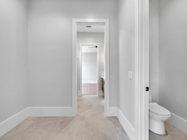 Building Photo - 330 Kelly Plantation Dr