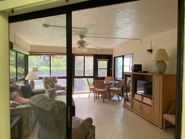 Building Photo - 3101 Lucerne Park Dr