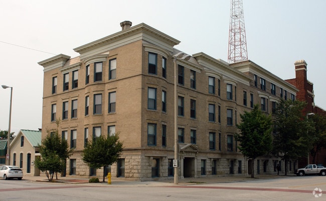 Primary Photo - Sala Flats