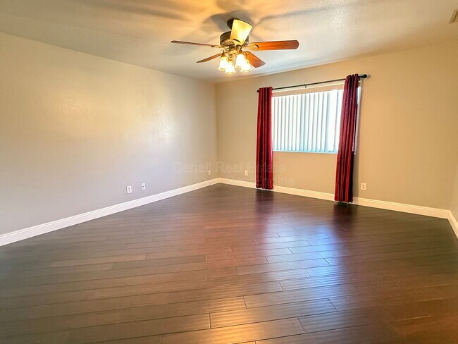 Building Photo - 6425 W Desert Hollow Dr