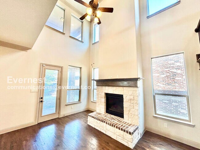 Building Photo - 4417 Villa Dr