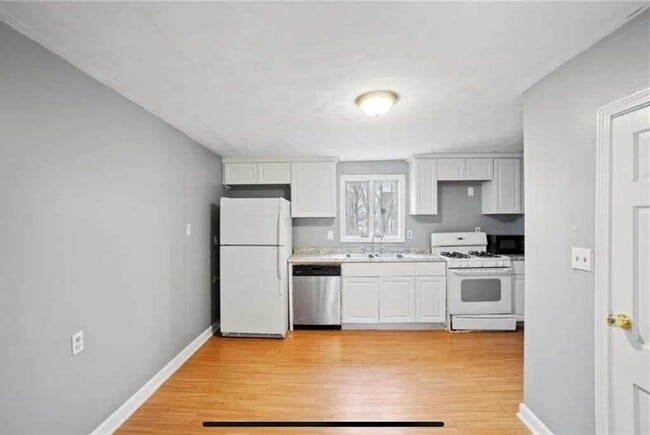 Building Photo - 118 Bernon St