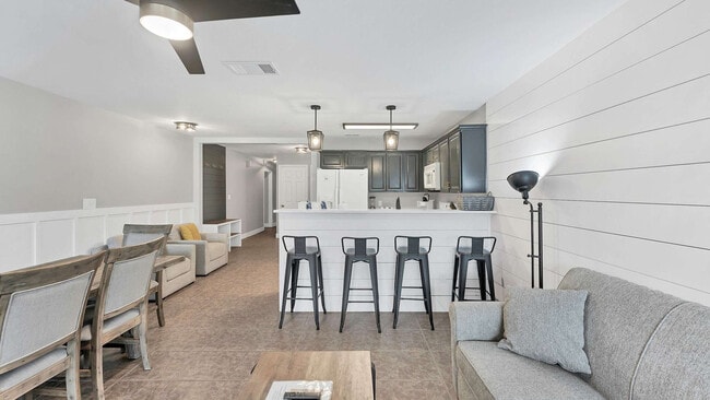 Primary Photo - 730 E Mather St