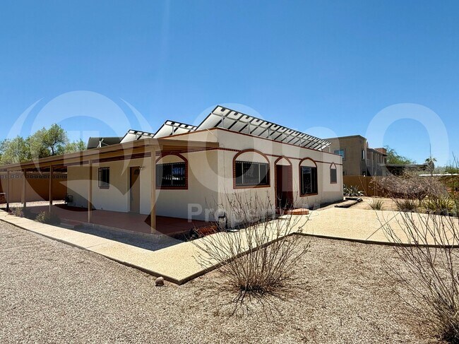 Building Photo - 1303 N Walnut Blvd