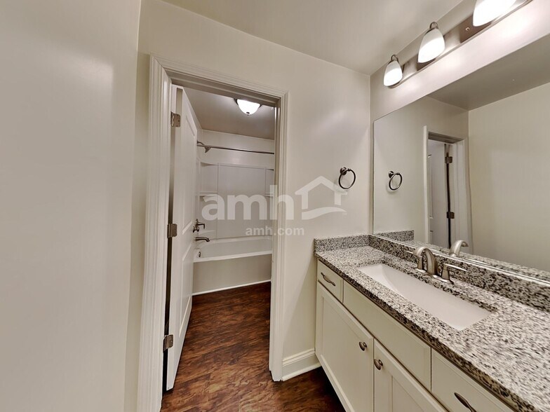 Building Photo - 264 Makenna Dr