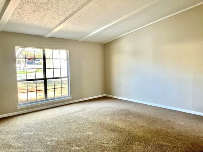 Building Photo - Conifer Ring #6 A&amp;B