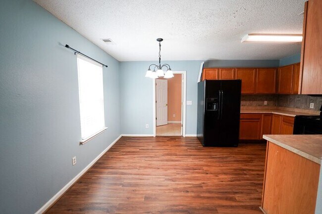 Building Photo - 8 Willow Lakes Dr