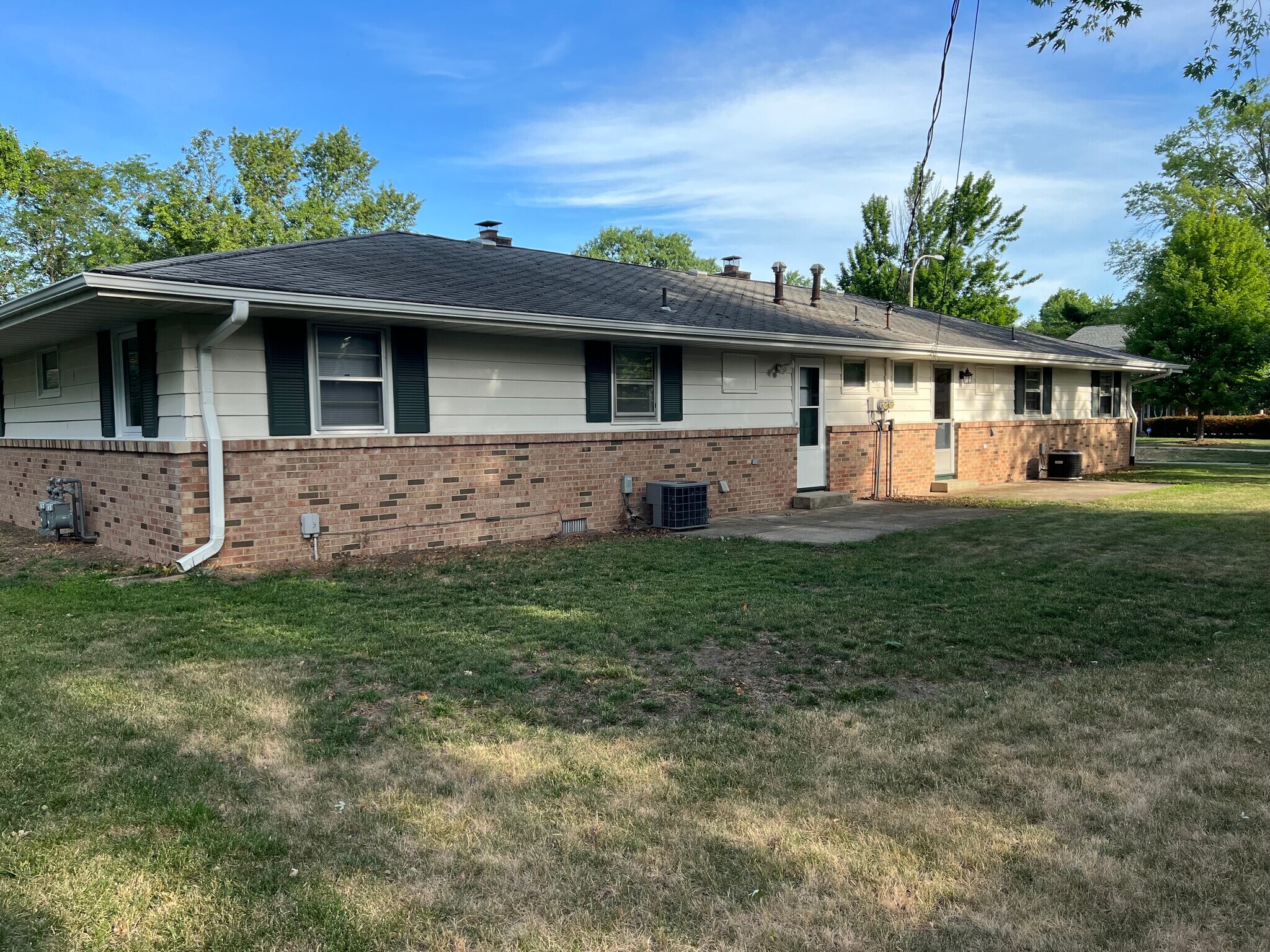 Building Photo - 2102 Pond St