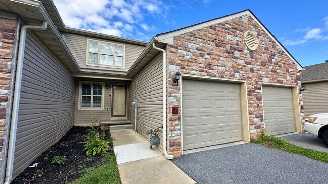 Building Photo - 344 Alexandria Ct