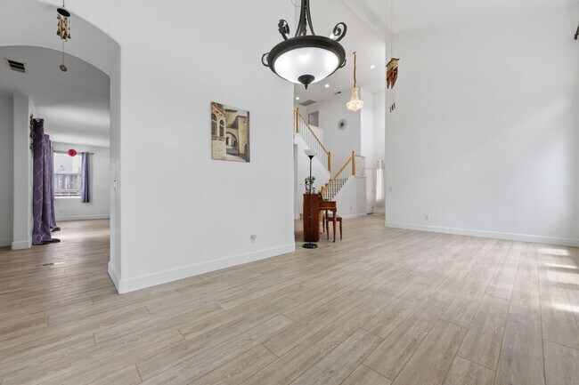 Building Photo - 46145 Via La Colorada