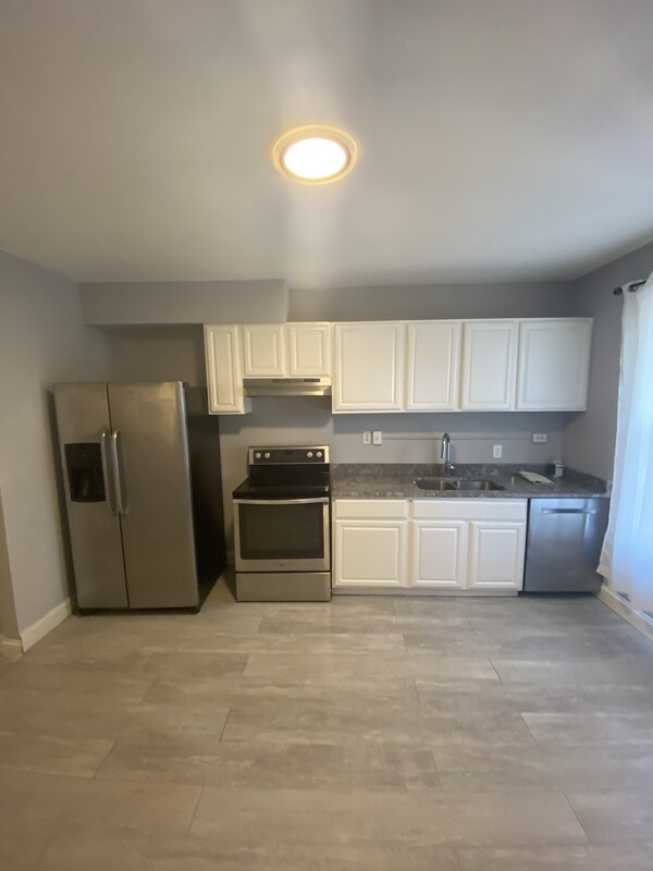 Building Photo - 424 Ilchester Ave