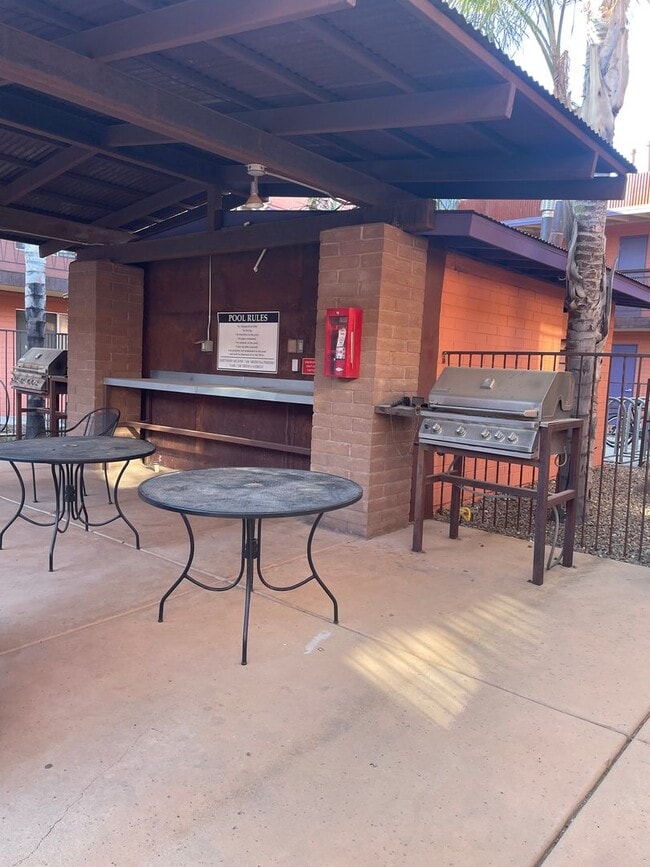 Building Photo - Pre-Leasing for August 1st!! Lovely 3 Bedroom Condo!! Close to the University of Arizona!! Perfec...