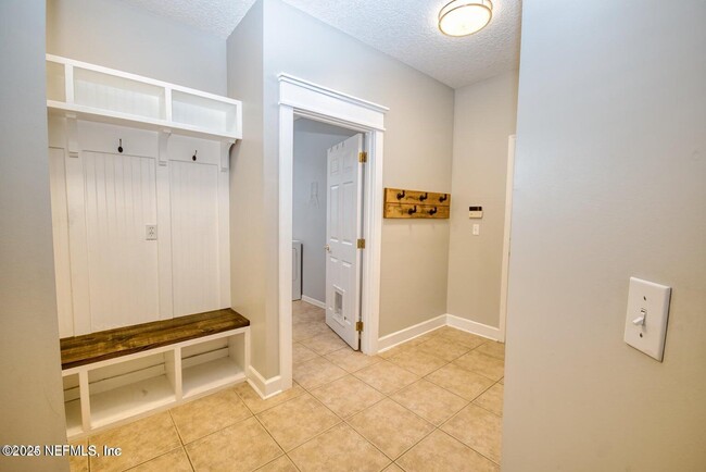 Building Photo - 1440 S Burgandy Trail
