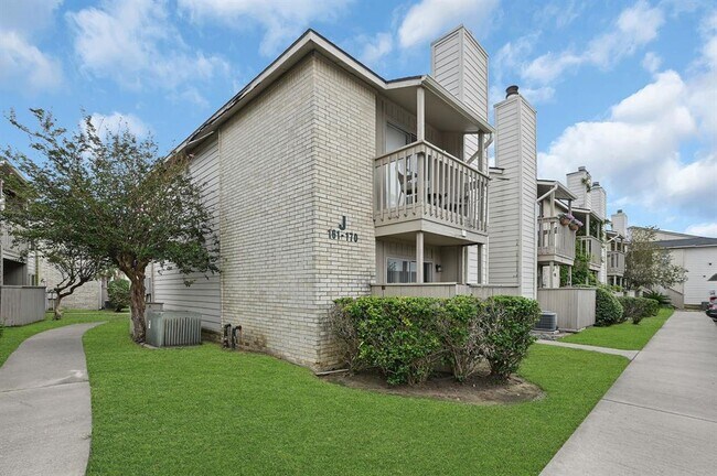 Building Photo - 3919 Fairmont Pkwy