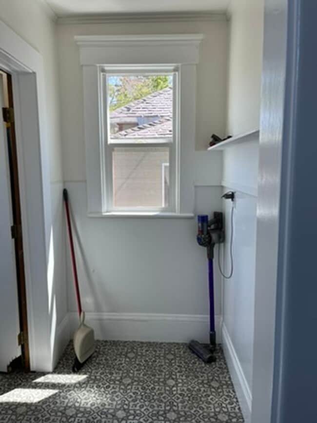 Building Photo - 3 Bed 1 Bath Single Family Home Close to H...