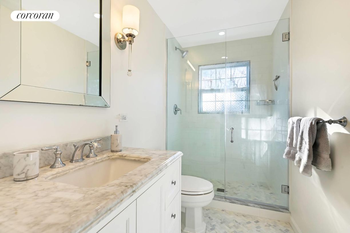 Building Photo - 35 Tyrone Dr