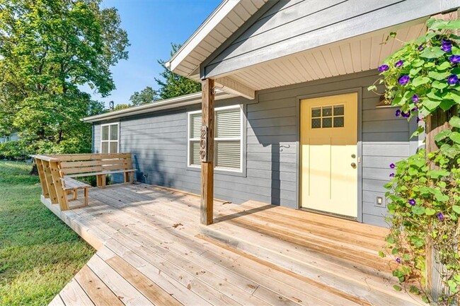 Building Photo - 209 S Willow Ave