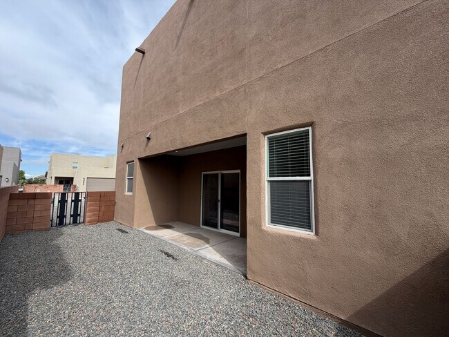 Building Photo - 3 Bedroom New Build Town Home in Mesa Del Sol Near Netflix Studios!