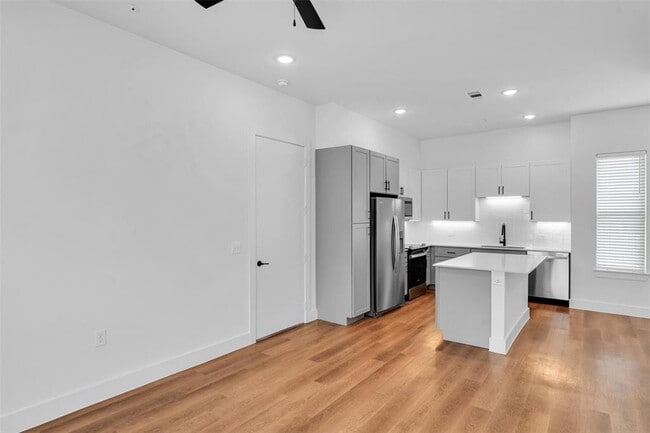 Building Photo - 1415B Forward Dr