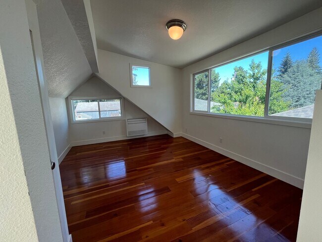 Building Photo - Custom Built 1Bd/ 1Ba home in Piedmont Neighborhood! ~ Skylight, Driveway Parking, Washer/Dryer! ...