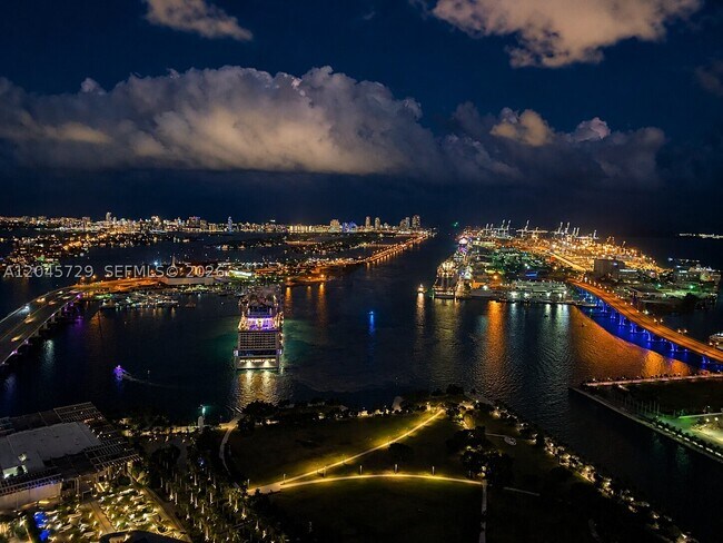 Building Photo - 1100 Biscayne Blvd