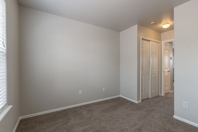 Building Photo - 56 Vale Cir