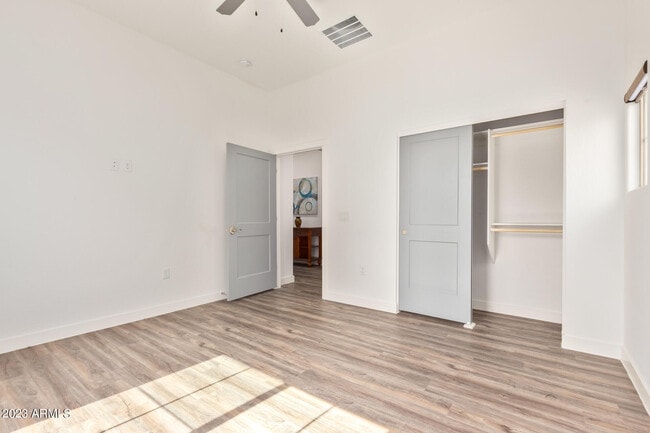 Building Photo - 1500 E Wahalla Ln