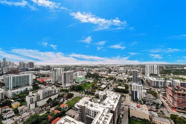 Building Photo - 460 NE 28th St