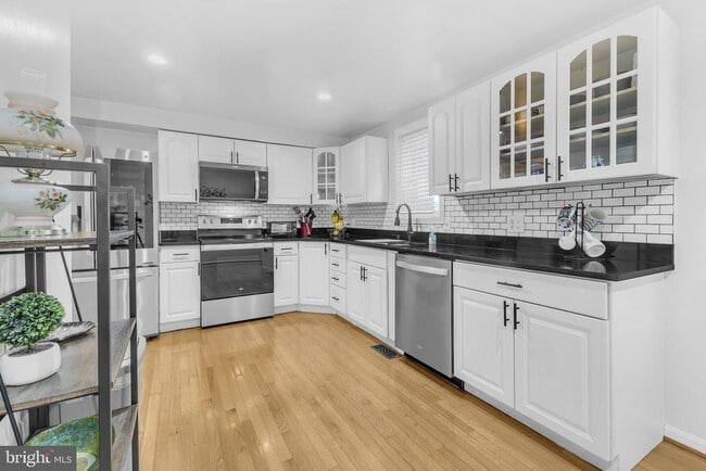 Building Photo - 7113 Latour Ct